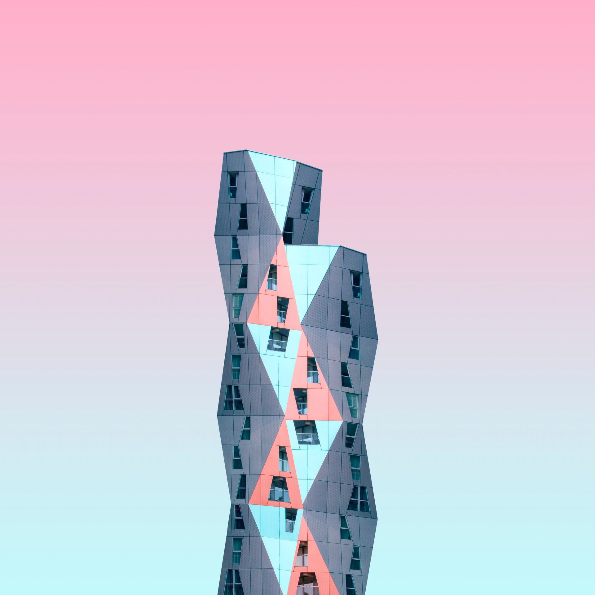 Moderne Architektur mit Farbverlauf im Himmel